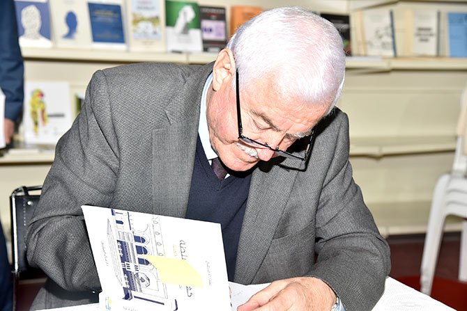 مرهج يوقع