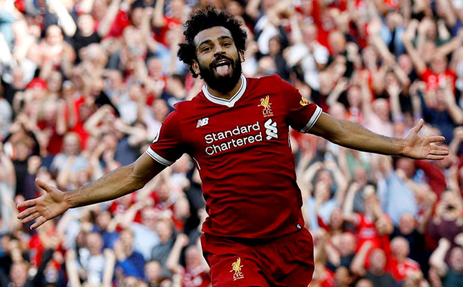 ميسي يتألق وبرشلونة يسحق اسبانيول في قمة كاتالونيا