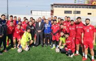 الحريري تتفقد منتخب الكرة قبل سفره الى الامارات