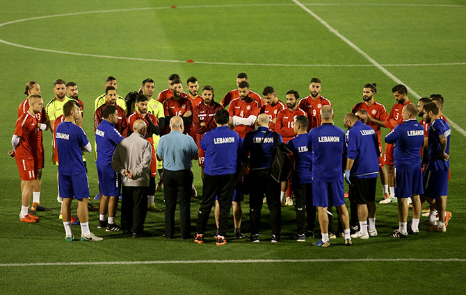 منتخب لبنان لكرة القدم ينتظم في تدريباته تمهيدا لمباراته الاولى امام قطر