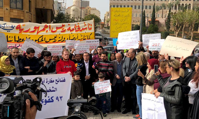الناجحون في مباريات مجلس الخدمة المدنية يعتصمون احتجاجا على تجميد ملفاتهم برئاسة الجمهورية
