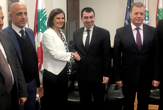 البستاني لمتابعة المشاريع بطاقة ايجابية