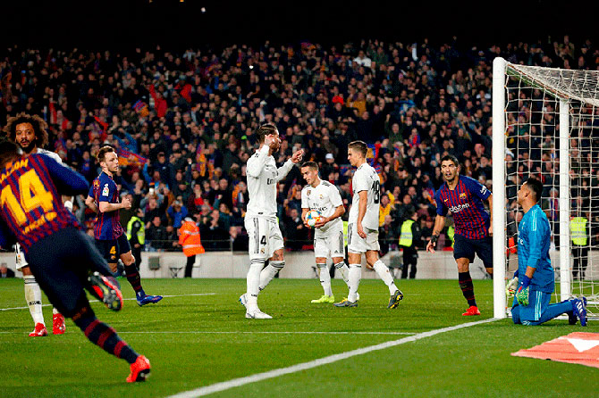 تعادل برشلونة وريال ذهابا