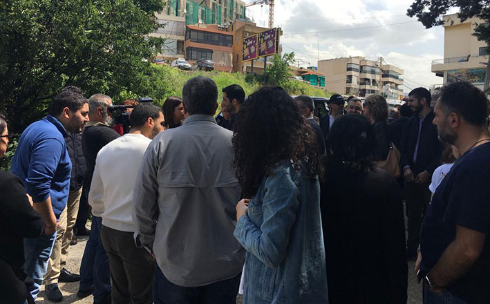 اعتصام بالمنصورية رفضاً لتمرير خطوط التوتر العالي هوائياً فيها