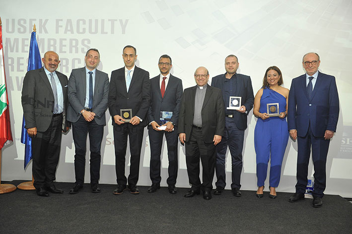 حفل توزيع جوائز البحوث لأعضاء الهيئة التعليمية في جامعة الروح القدس
