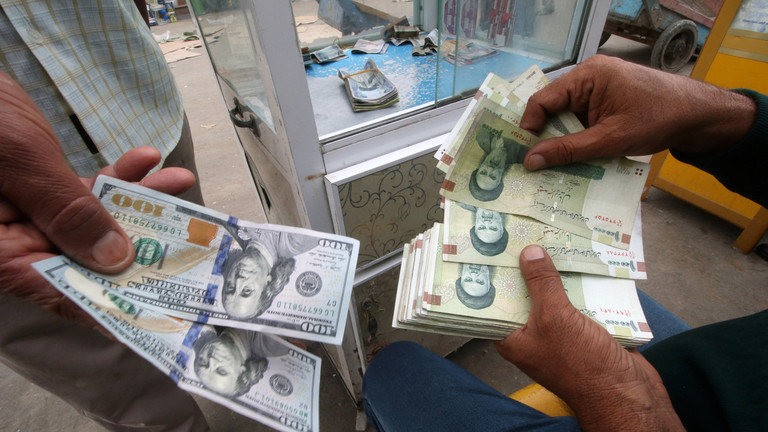 الريال الإيراني يهوي إلى أدنى مستوى في 7 أشهر