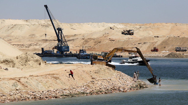 الرئيس المصري يصدر قرارا بالتنقيب عن البترول في خليج السويس