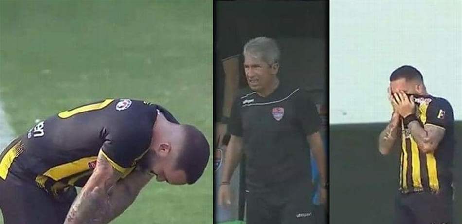 موقف نادر على الملاعب.. اللاعب الابن كسر قلب والده المدرب بهدف قاتل!