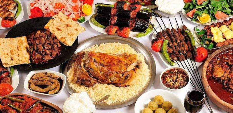 طفل صيني يتناول 5 وجبات يومياً..لسبب انساني!