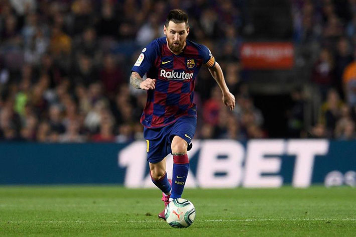ميسي رغب بالرحيل عن فريق برشلونة بسبب الضرائب لكنه عازم على انهاء مسيرته فيه