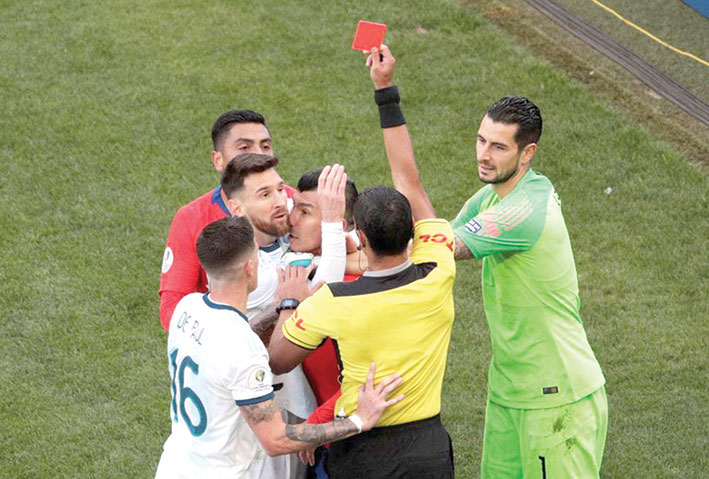 ميسي يقود منتخب الأرجنتين في مواجهتي البرازيل والأوروغواي