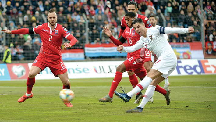 رونالدو متهم بسرقة هدف لزميله مع منتخب البرتغال