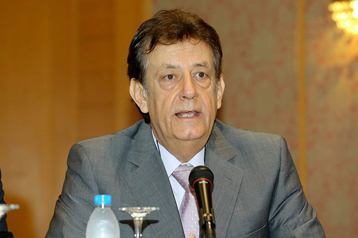 نقيب المستشفيات يدق ناقوس الخطر الأجهزة والمستلزمات الطبية تنفد