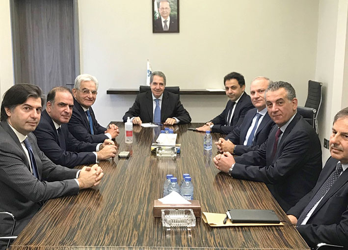 وزير المال اتفق مع جمعية المصارف على فتح بعض فروع المصارف اليوم
