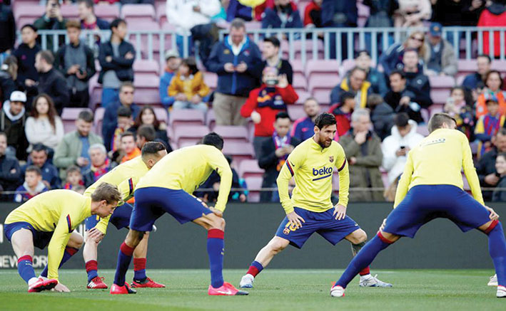 برشلونة يفكّر في خفض أجور لاعبيه لمقاومة تداعيات وباء «كورونا»