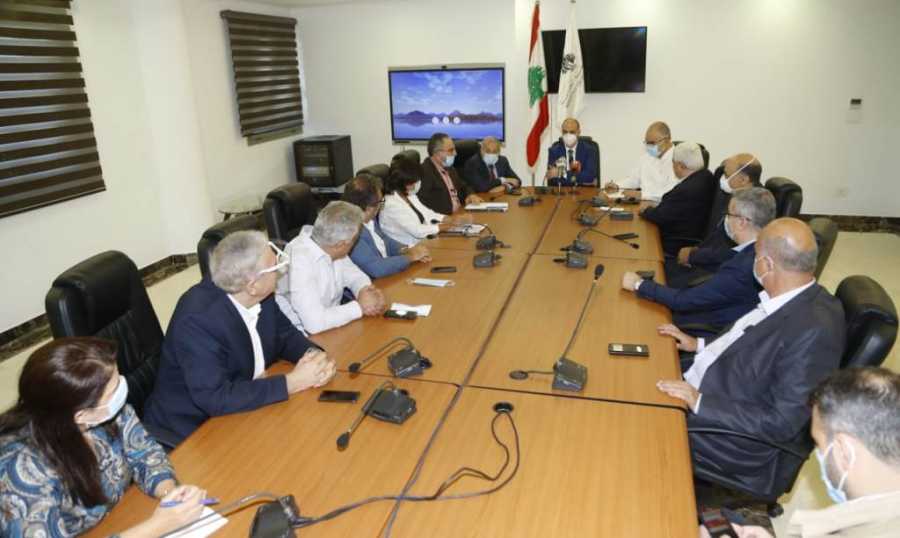 حسن يبحث مع نقابة الصيادلة قوانين التسعير