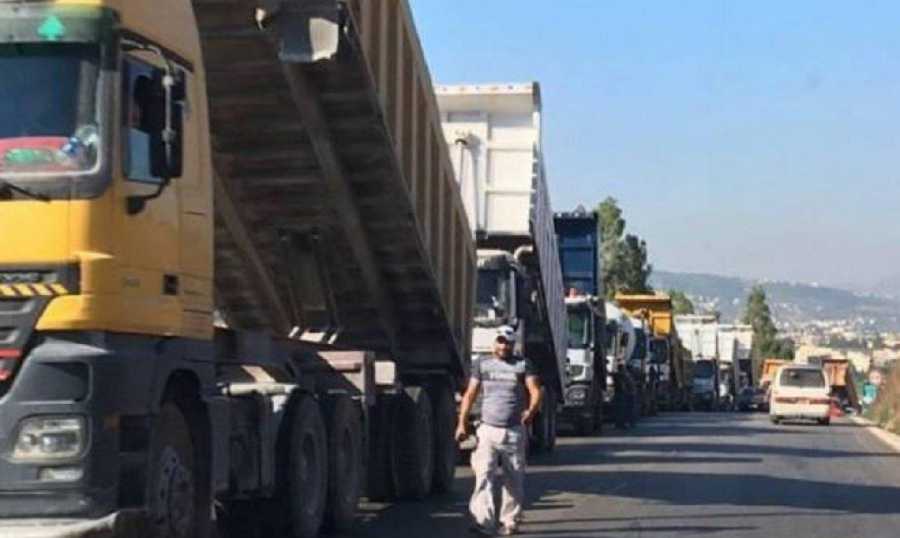 نقابة مالكي الشاحنات في مرفأ بيروت دعت السائقين اللبنانيين للتقدم بطلباتهم
