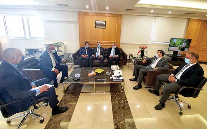 وزير الأشغال عرض مع شركة ‏Sinoconst موضوع النقل العام