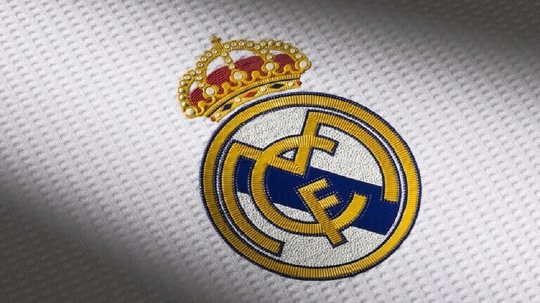 ريال مدريد يعرض قميصه الاحتفالي بلقب 