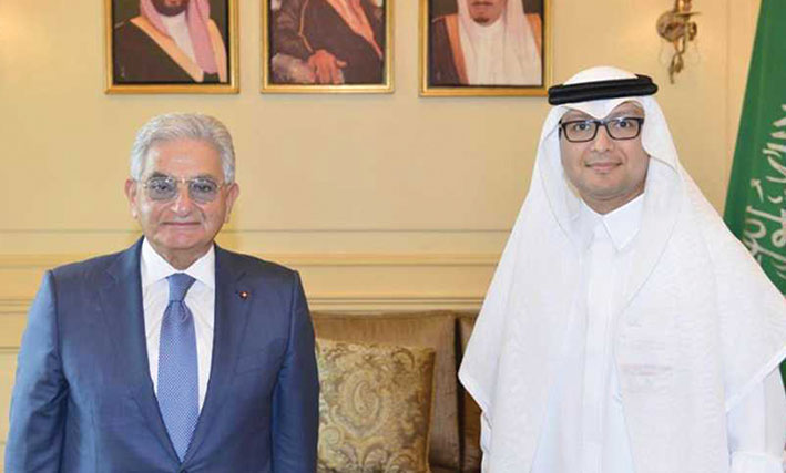 صفير يلتقي السفير السعودي: الدولار سيؤمن عبر المصارف