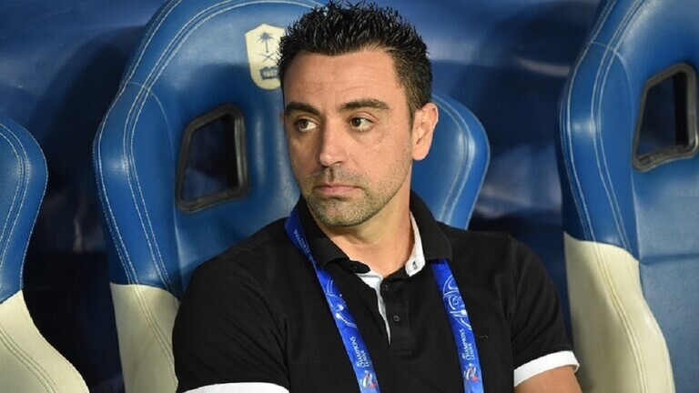 السد القطري يمدد عقد مدربه تشافي لموسم إضافي