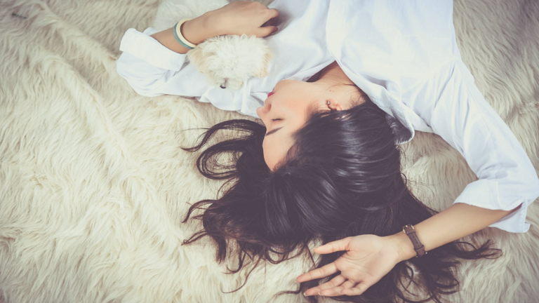 أهم 4 نصائح لضمان الحصول على قسط جيد من النوم بغض النظر عن الطقس!