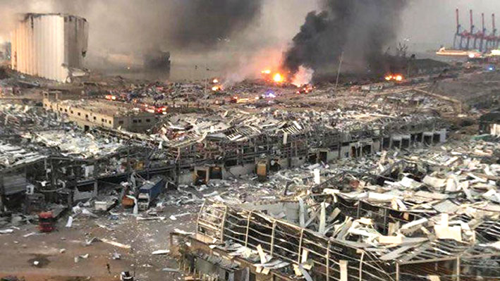 انفجار كبير في مرفأ بيروت هز العاصمة ومحيطها وحوّلها الى مدينة منكوبة