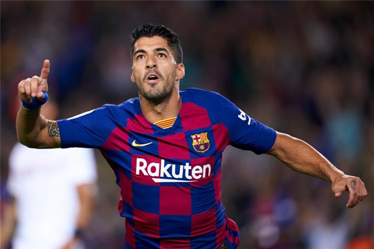 سواريز يعرض خدماته على عملاق الدوري الإيطالي