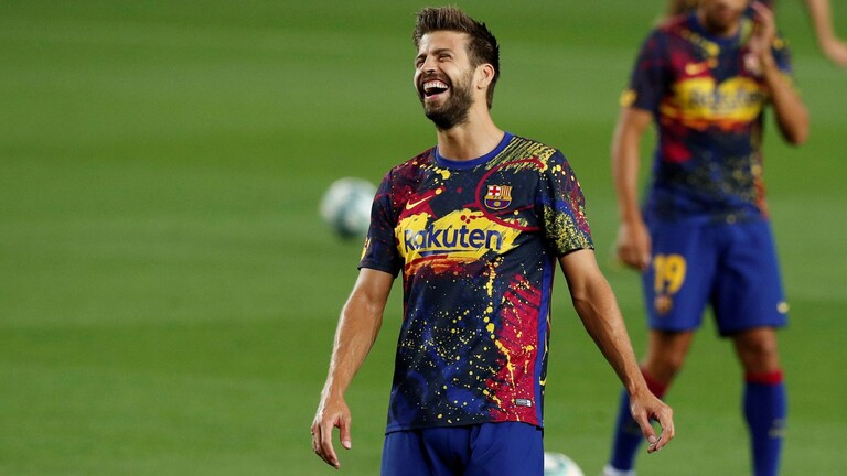 جيرارد بيكيه يساند إدارة برشلونة لإنقاذ النادي