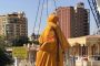 رجل يكسب 2.8 مليون دولار من تداول الأسهم الجانبية