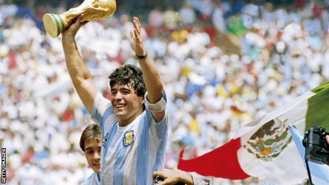 رحيل أسطورة كرة القدم الأرجنتيني دييغو مارادونا
