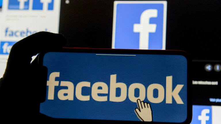موقع Facebook يزيل علامة التوثيق من الصفحة الرسمية لـApple