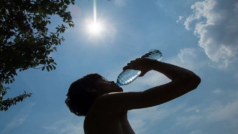 ماذا يحدث لو اكتفيت بالماء مشروبا لشهر واحد؟