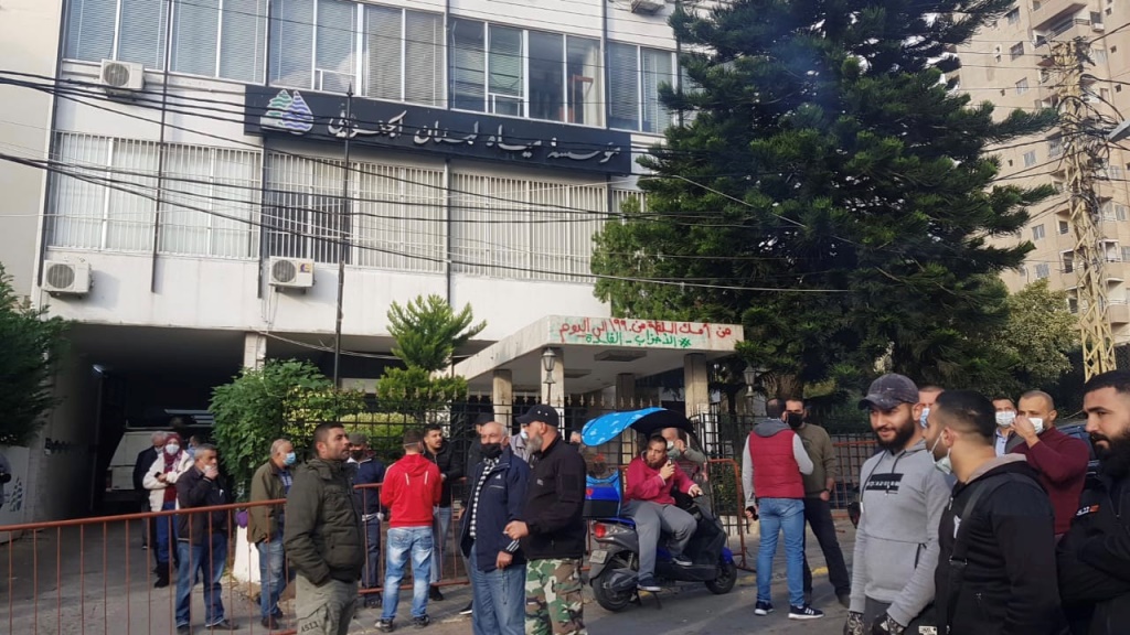 إعتصام لموظفي مياه لبنان الجنوبي في صيدا