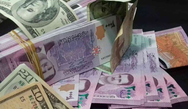 الليرة السورية تهوي الى مستوى قياسي جديد