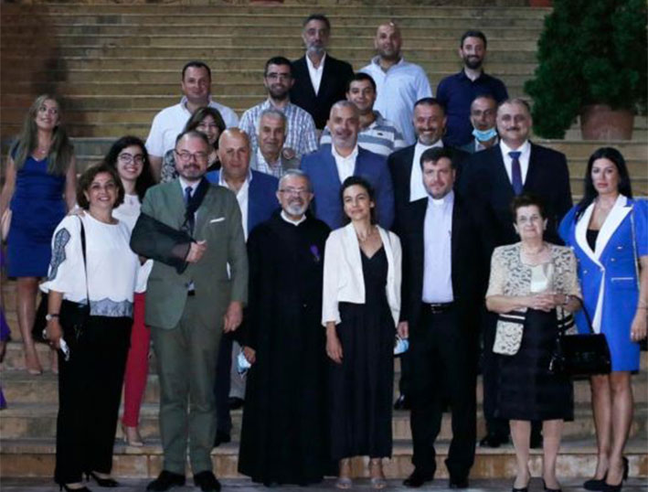 السفارة الفرنسية قلدت الأب بطرس عازار السعفة الأكاديمية