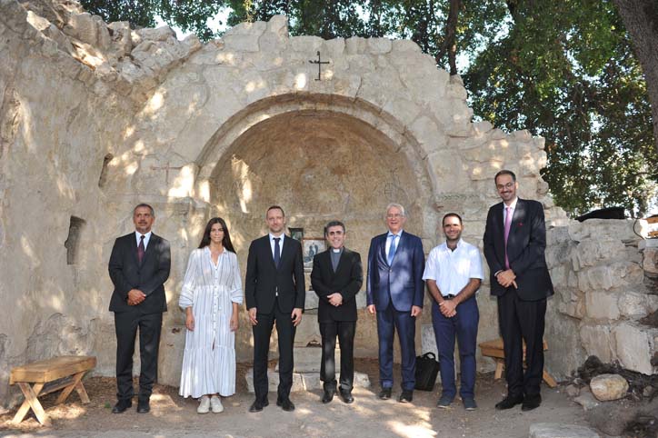 رئيس جامعة الروح القدس يلتقي وفدًا من الدولة الهنغارية