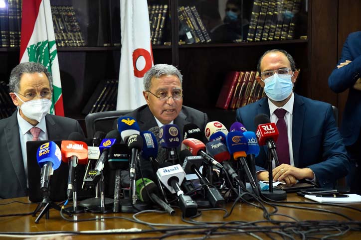 وزيرا الشؤون والاقتصاد اطلقا البطاقة التمويلية