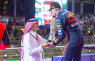 فيرستابن يتوج بجائزة السعودية الكبرى للفورمولا واحد