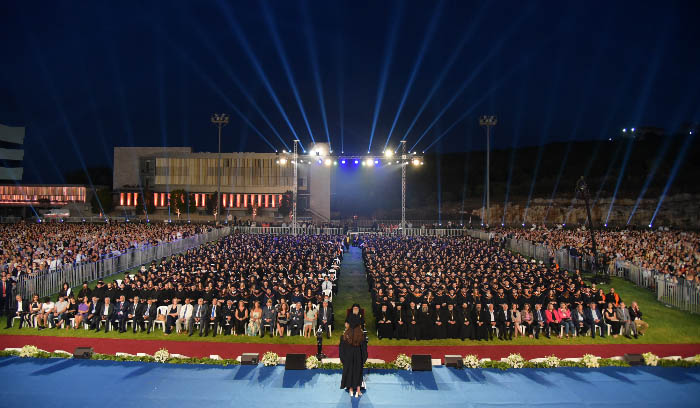 جامعة البلمند تقيم حفل تخرّج طلابها للعام الدراسي 2021-2022