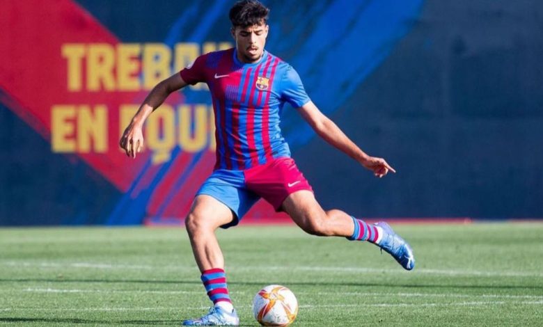 برشلونة يمدد عقد لاعبه المغربي شادي رياض حتى عام 2024