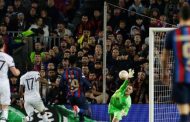 مانشستر يونايتد يعادل برشلونة في ارضه