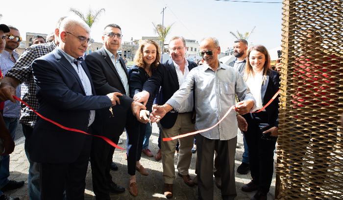 السفير البريطاني زار مشاريع ممولة من المملكة المتحدة في صيدا ودشّن سوق السمك