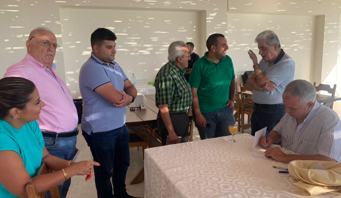 جان هاشم يوقع روايته في إهدن