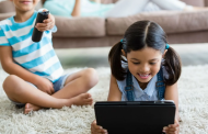 كيف يمكن أن يضر وقت الشاشة بطفلك