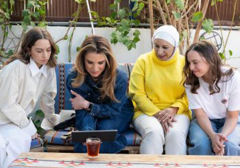 الملكة رانيا بكل عفوية