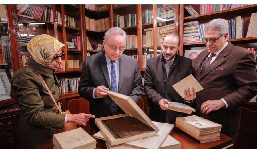 إهداء مكتبة نجيب محفوظ الخاصة إلى مكتبة الإسكندرية