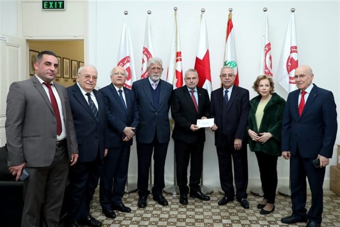 مساعدة ماليّة للصليب الأحمر اللبناني من «جمعيّة أعضاء جوقة الشرف»