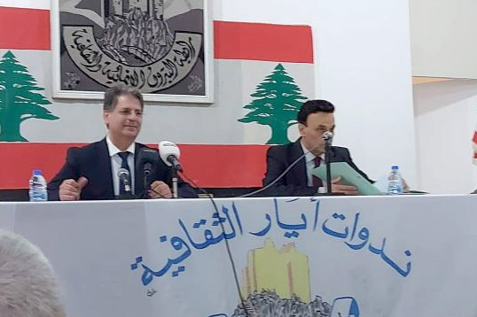 عجاقة: إذا كانت الحكومة لا تملك حلولاً للأزمة يجب أن تتنحى