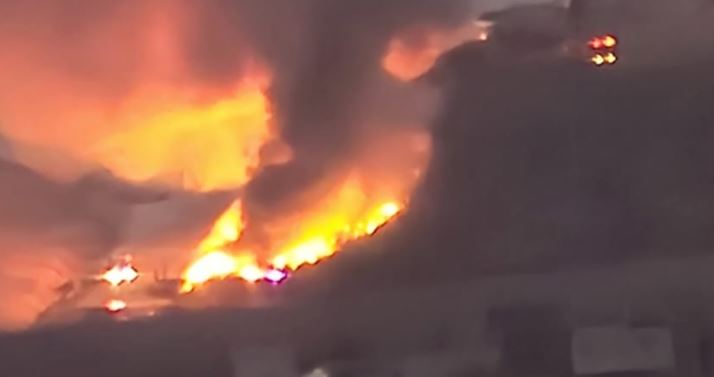 غرينبيس: حريق مطمر برج حمود كارثة بيئية وإنسانية